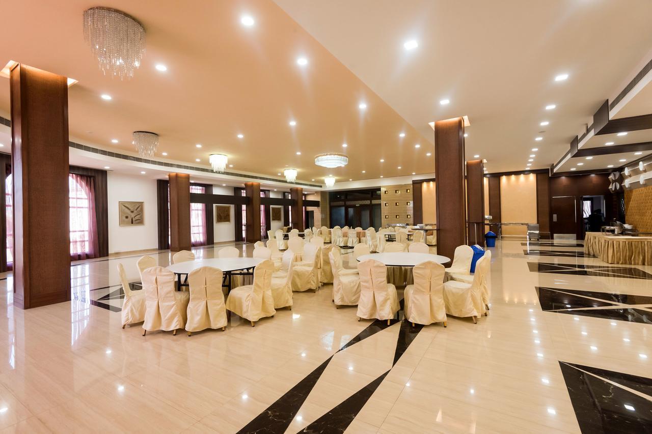 Golden Chariot Vasai Hotel Exteriér fotografie