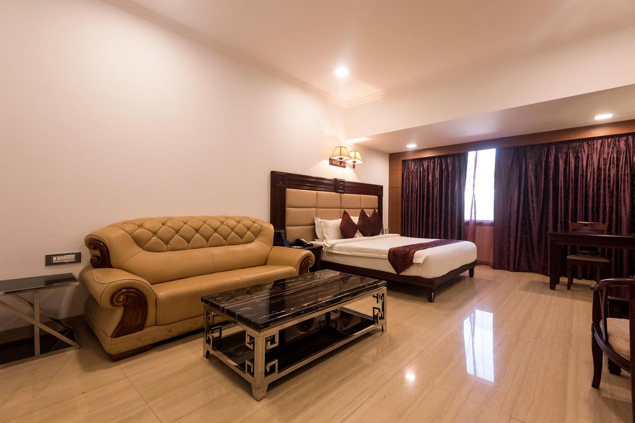 Golden Chariot Vasai Hotel Exteriér fotografie