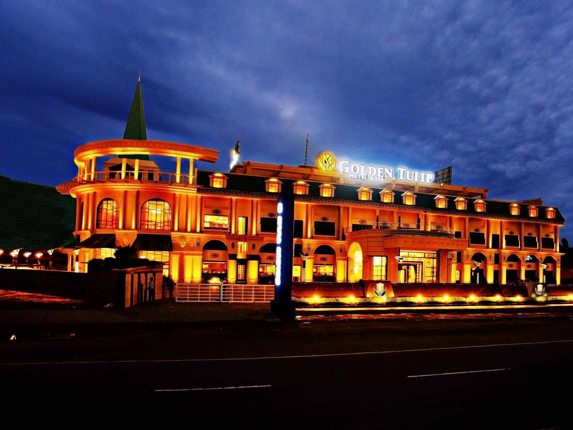 Golden Chariot Vasai Hotel Exteriér fotografie