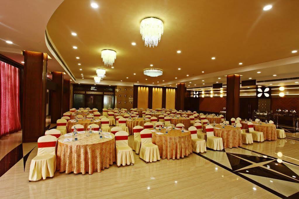 Golden Chariot Vasai Hotel Exteriér fotografie