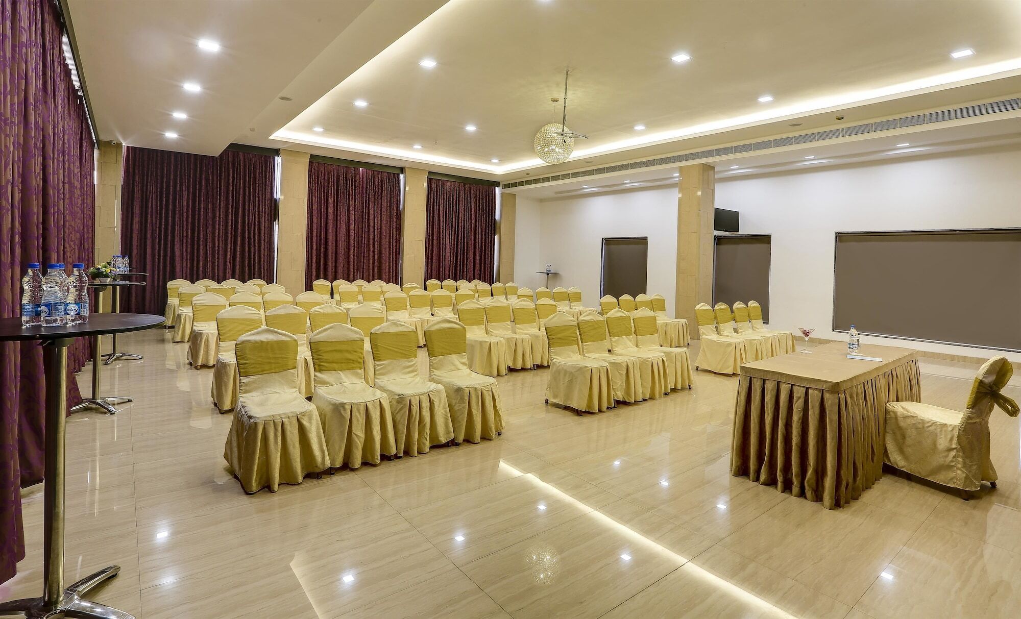 Golden Chariot Vasai Hotel Exteriér fotografie